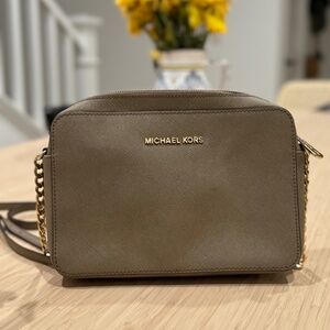 Michael Kors Women's Jet Set Crossbody Bag